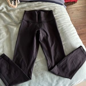 Lulu Lemon size 4 Luon black capri leggings - cropped. Gently used.